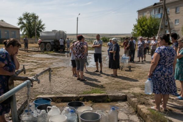Жители Заплавного вторые сутки остаются без воды: власти снова вспоминают о людях только после жалоб