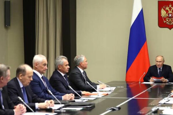 СОБЯНИН, МИШУСТИН И БЕЛОУСОВ ТАЙНО ВЫСТРАИВАЛИ СОБСТВЕННЫЕ ПОЛИТИЧЕСКИЕ БРЕНДЫ